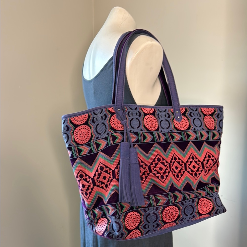 Like New Isabella Fiore Tote Bag